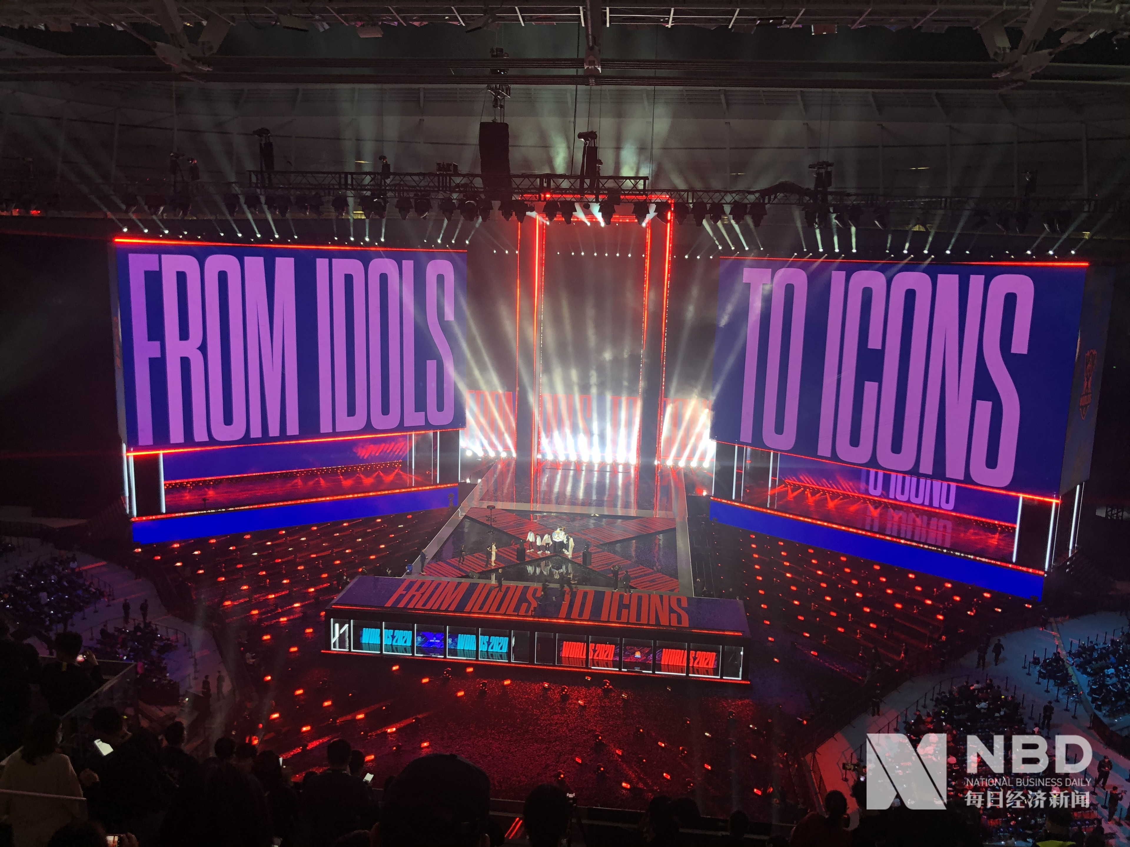 网球人群更 网球人群更