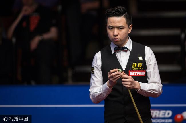 紧张且令人 紧张且令人